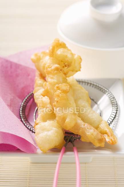 Crevettes frites dans la pâte — Photo de stock
