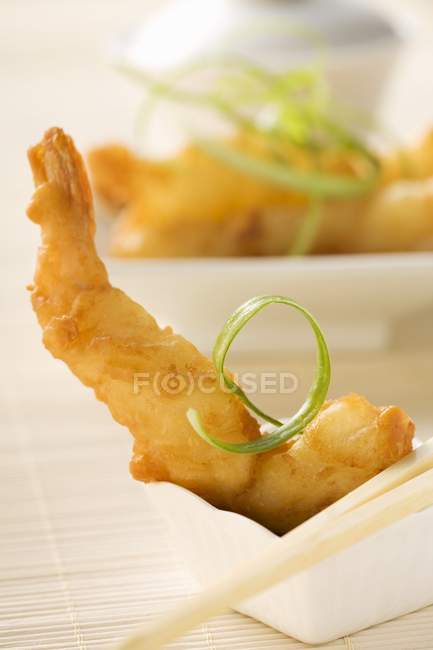 Crevettes frites dans la pâte — Photo de stock