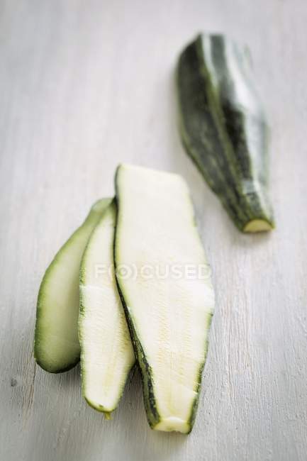 Courgette verde fatiado — Fotografia de Stock