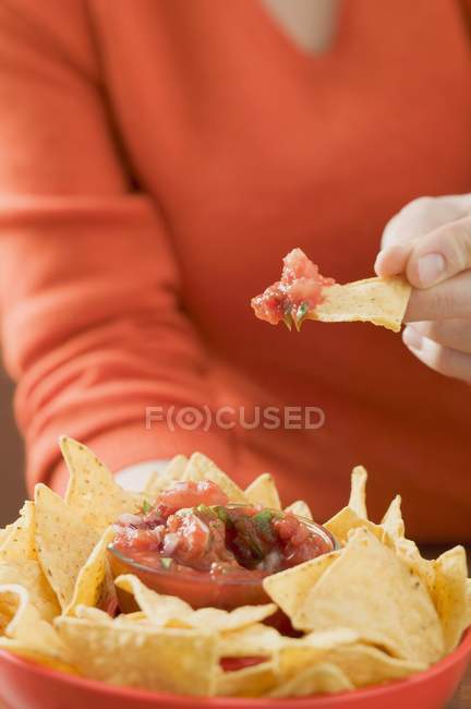 Nachos com salsa de tomate — Fotografia de Stock