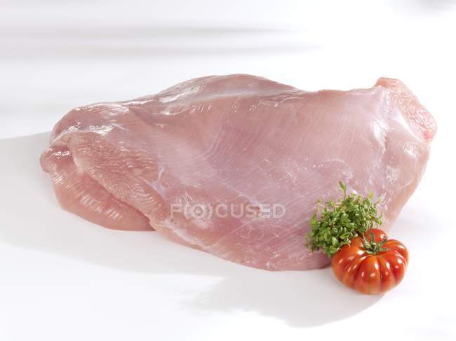 Pechuga de pavo fresca - foto de stock