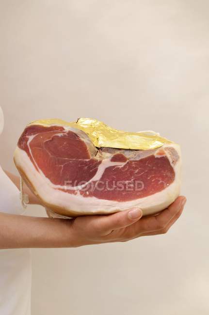 Woman holding Parma ham — Stock Photo