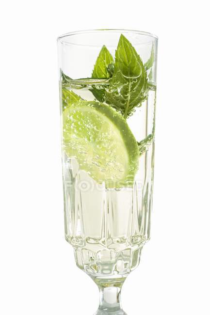 Cocktail with elderflower syrup — Stock Photo