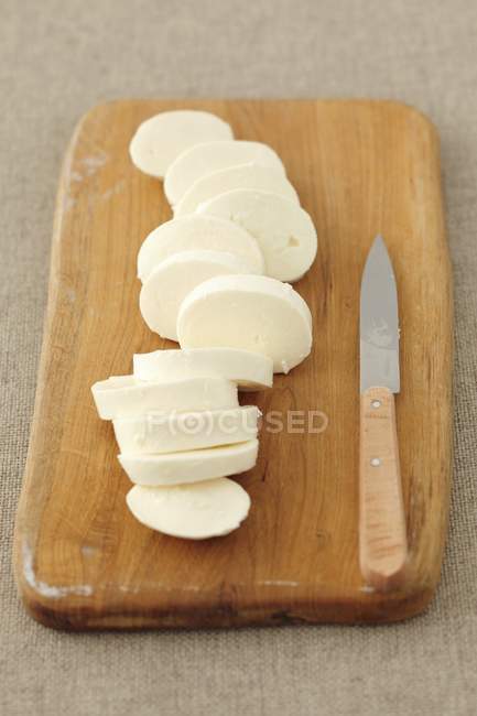Mozzarella fraîche tranchée — Photo de stock