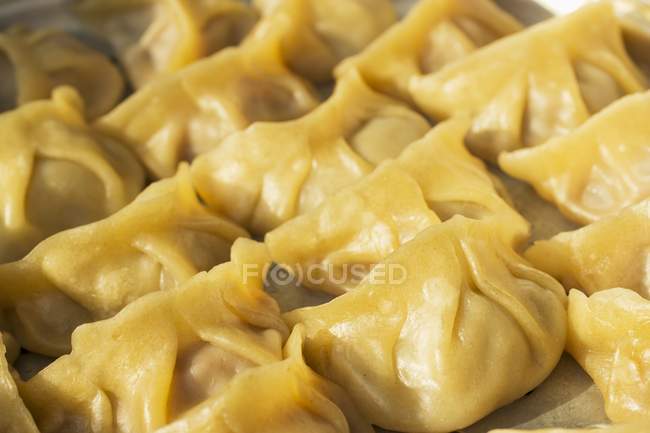 Fresh nepalese dumplings — Stock Photo