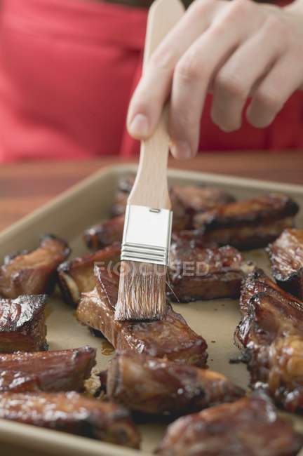 Glazing pork ribs — Stock Photo