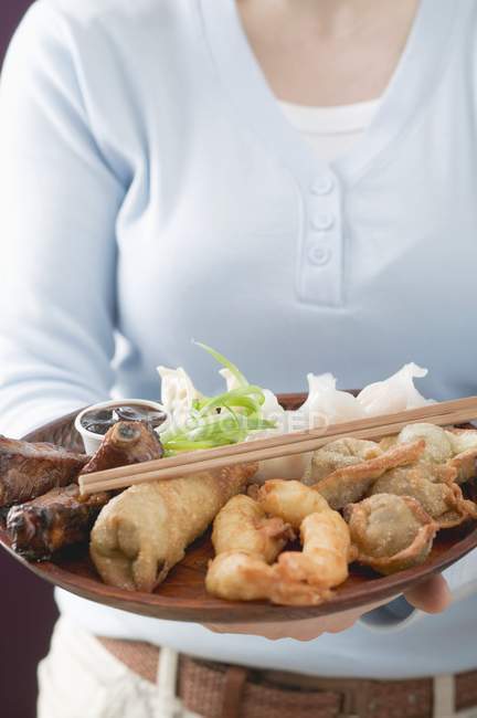 Asian appetiser platter — Stock Photo