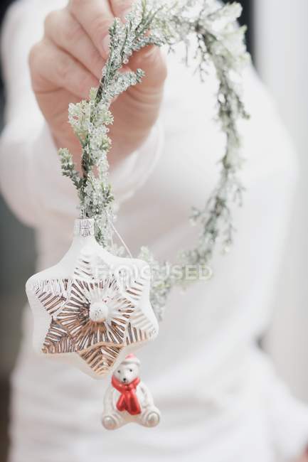 Woman holding Christmas wreath — Stock Photo