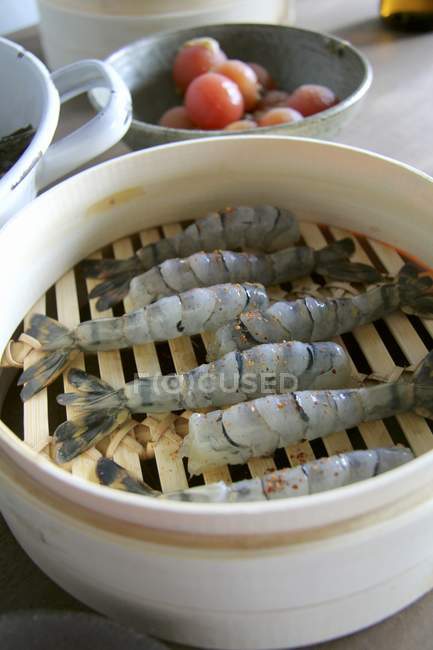 Crevettes au vapeur de bambou — Photo de stock