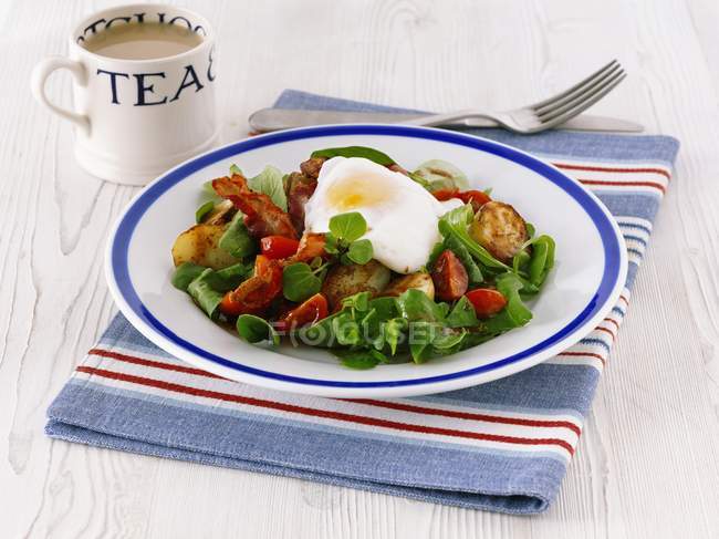 Closeup view of an English breakfast with tea — Stock Photo