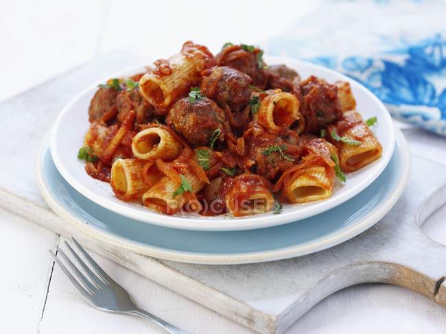 Rigatoni pasta with meatballs — Stock Photo