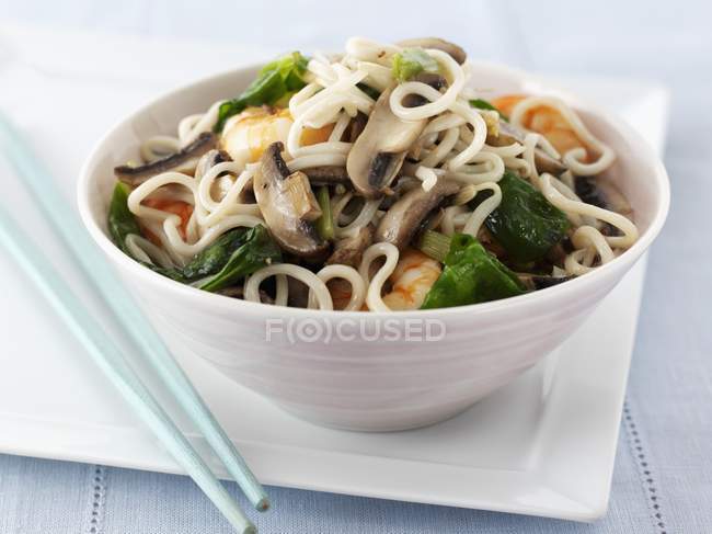 Asian noodles with mushrooms — Stock Photo