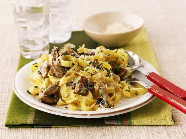 Tagliatelle pasta with mushrooms — Stock Photo