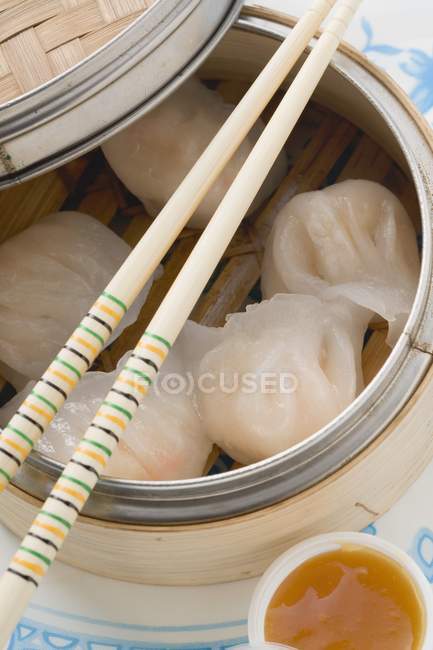 Dim sum in bamboo steamer — Stock Photo