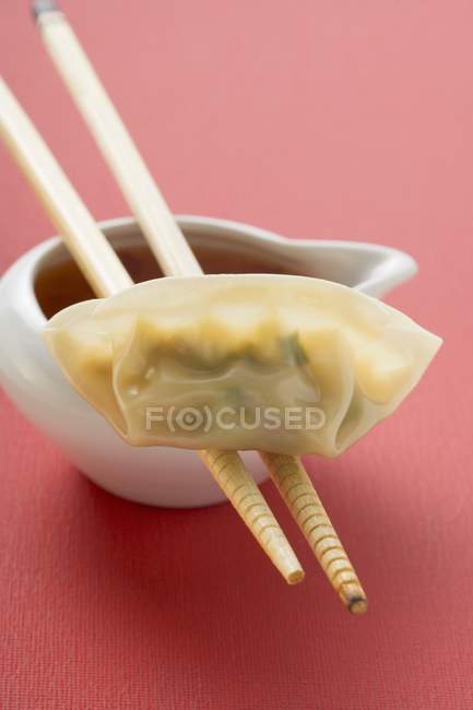 Dim sum with chopsticks — Stock Photo