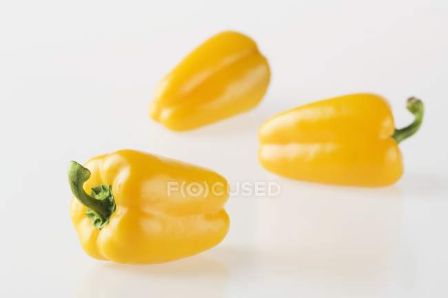 Pimientos amarillos frescos - foto de stock