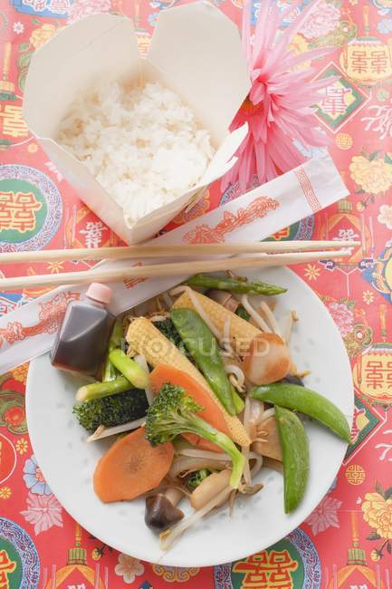 Légumes frits au riz — Photo de stock