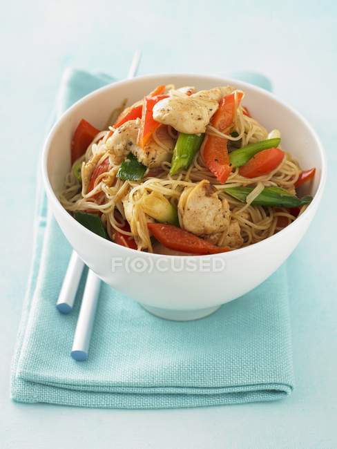 Asian noodles with chicken — Stock Photo