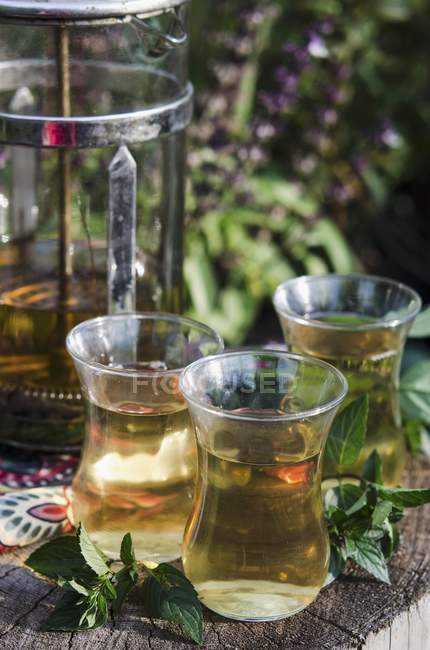 Peppermint tea in tea glasses — Stock Photo