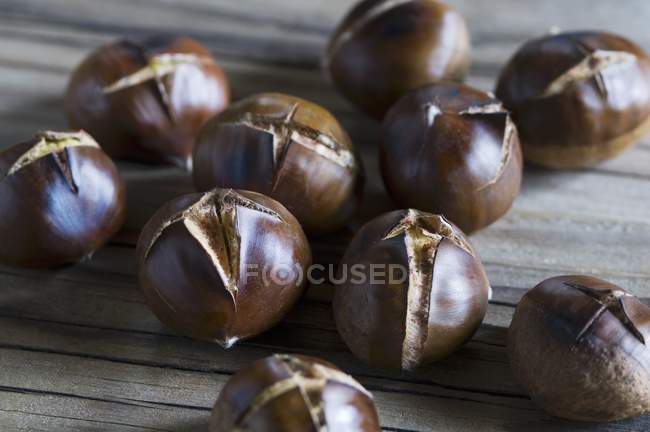 Marrons rôtis entiers — Photo de stock