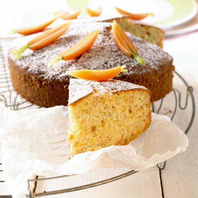 Carrot cake with fresh — Stock Photo