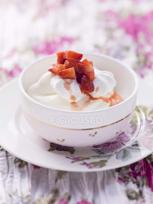 Quark with meringues and strawberries — Stock Photo