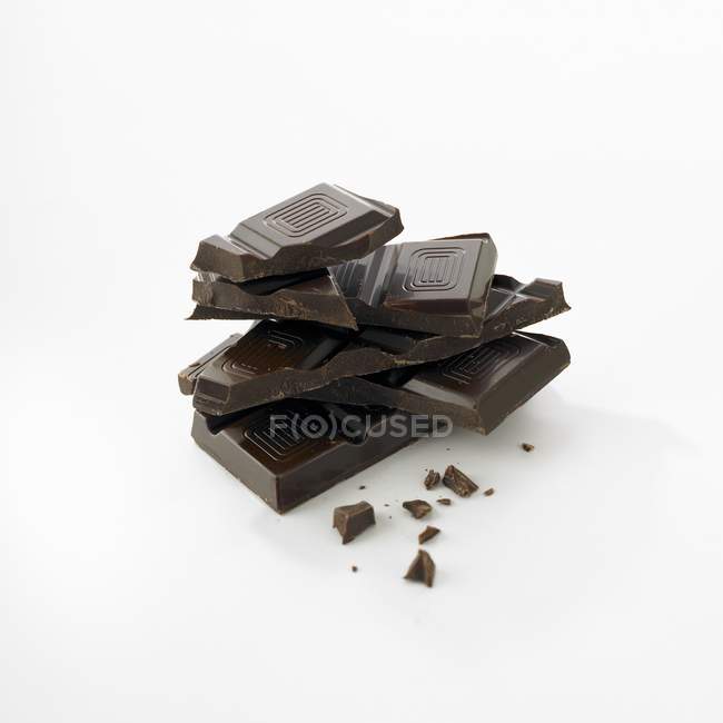 Pedaços empilhados de chocolate — Fotografia de Stock