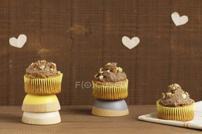 Cupcakes with sweet bean cream — Stock Photo