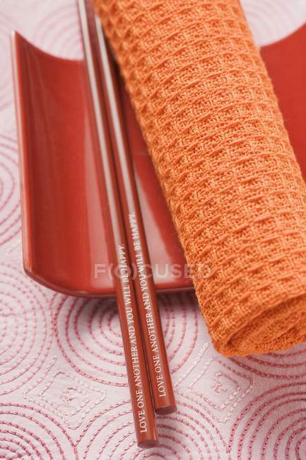 Closeup view of Asian place-setting with chopsticks and towel — Stock Photo