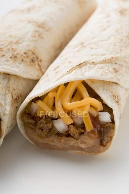 Burritos com queijo e carne picada — Fotografia de Stock