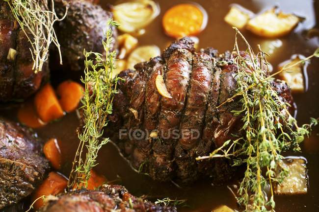 Roast venison with vegetables — Stock Photo