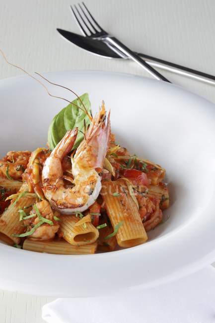 Rigatoni pasta with king prawns — Stock Photo