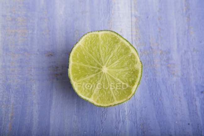 La moitié de citron vert frais — Photo de stock