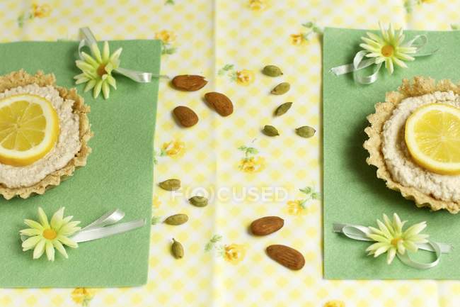 Lemon and almond tarts — Stock Photo