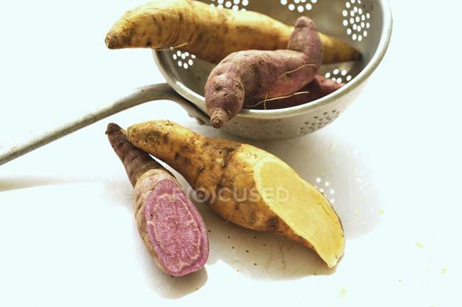 Batatas doces com escorredor — Fotografia de Stock