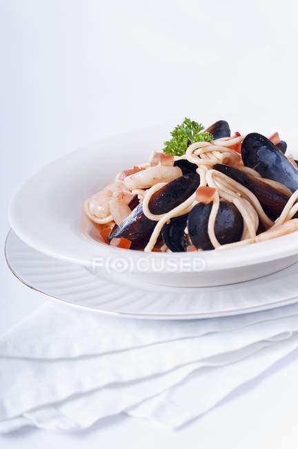 Spaghetti pasta with mussels — Stock Photo