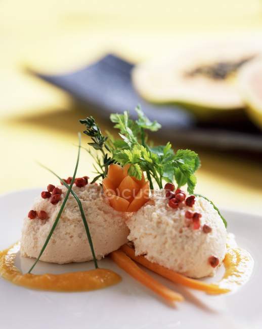 Mousse de salmón con pimiento rojo - foto de stock