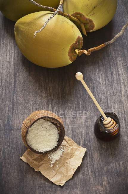 Elevated view of coconuts and grated coconut — Stock Photo