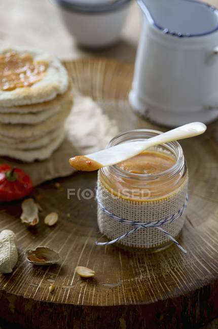 Соус с арахисом и чили — стоковое фото