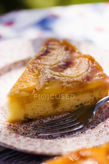 Scheibe Pfirsich auf den Kopf gestellt Kuchen — Stockfoto