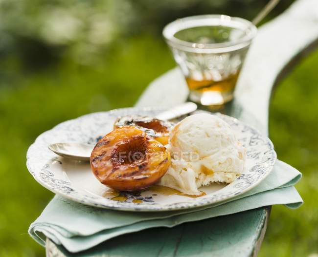 Grilled Peach with Honey — Stock Photo