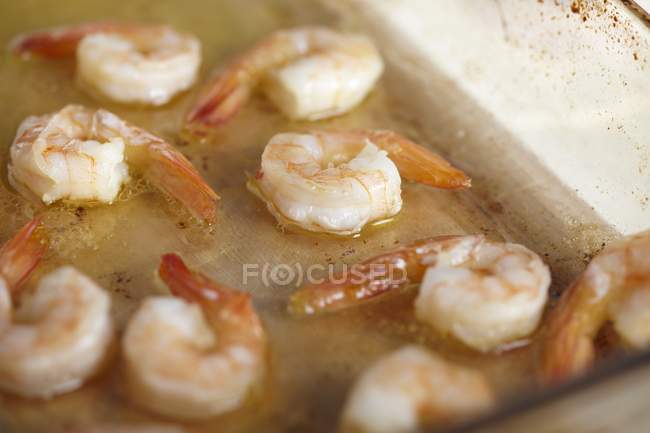 Crevettes sautées à la sauce à l'ail au beurre — Photo de stock