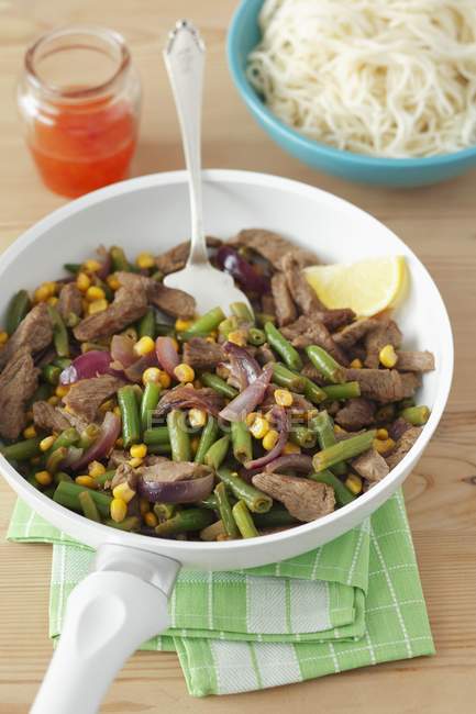 Beef with green beans — Stock Photo