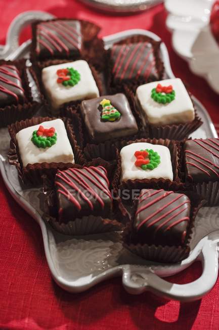 Plateau de chocolats de Noël — Photo de stock