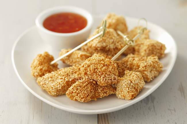 Chicken pieces with sesame crust — Stock Photo