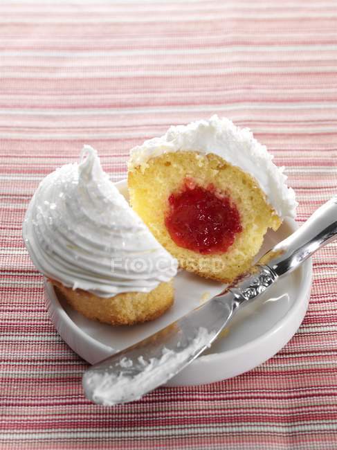 Cupcake with strawberry preserves center — Stock Photo