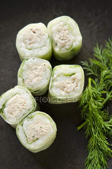 Spring rolls with rice and tuna — Stock Photo