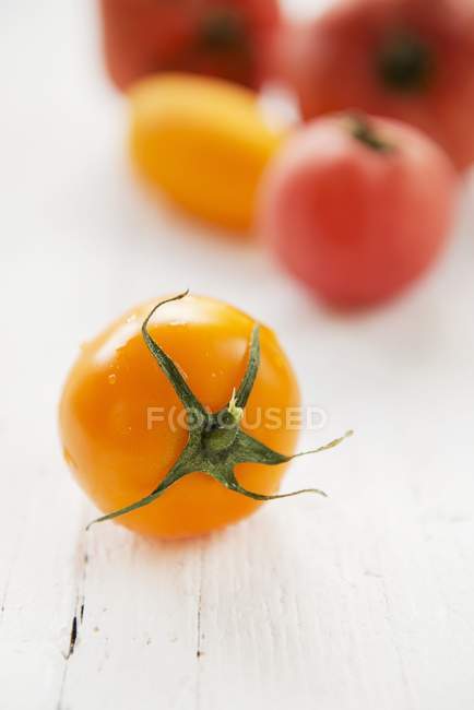 Tomates cereza amarilla - foto de stock