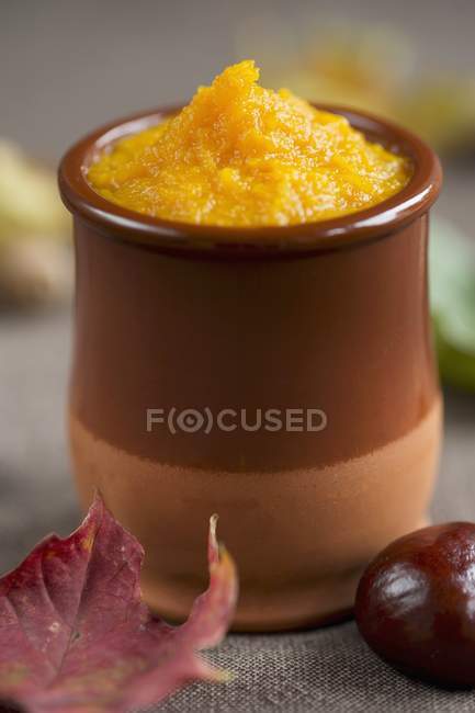 Pumpkin pure in a small clay pot — Stock Photo