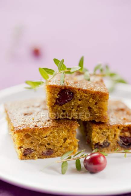 Pieces of cranberry cake — Stock Photo